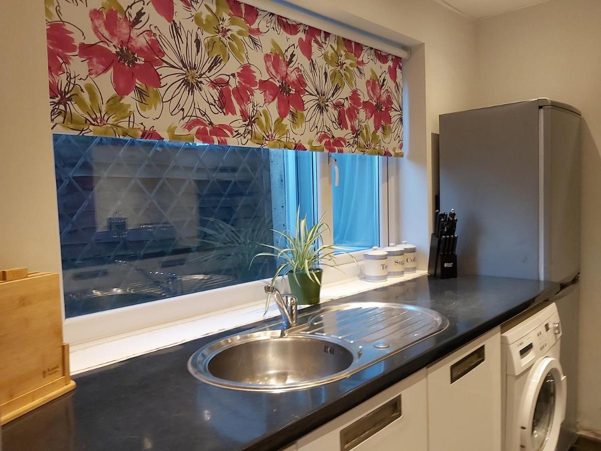 Pearson House - Huku Kwetu 3 Bedroom End Of Terrance House - Family And Business Group Self Catering Accommodation -Huku Kwetu Nottingham Exterior photo