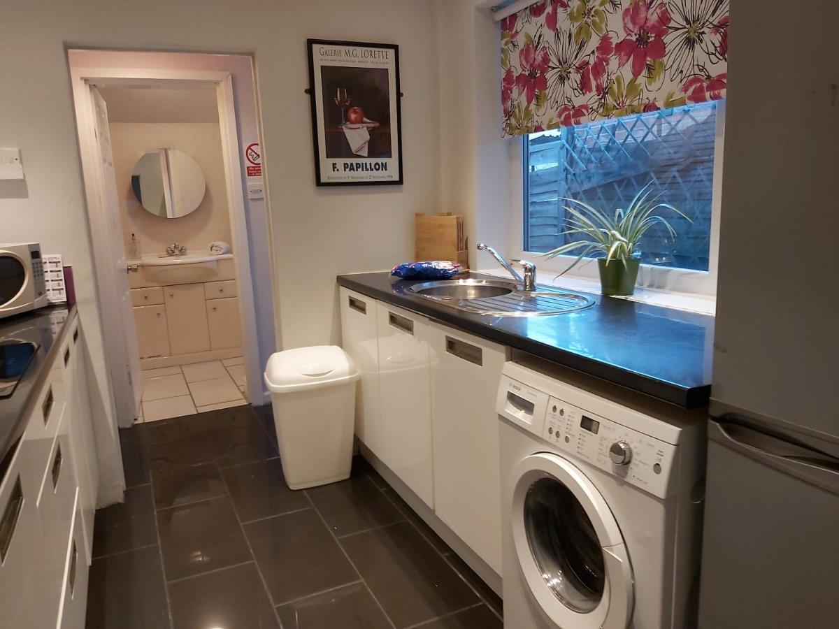 Pearson House - Huku Kwetu 3 Bedroom End Of Terrance House - Family And Business Group Self Catering Accommodation -Huku Kwetu Nottingham Exterior photo
