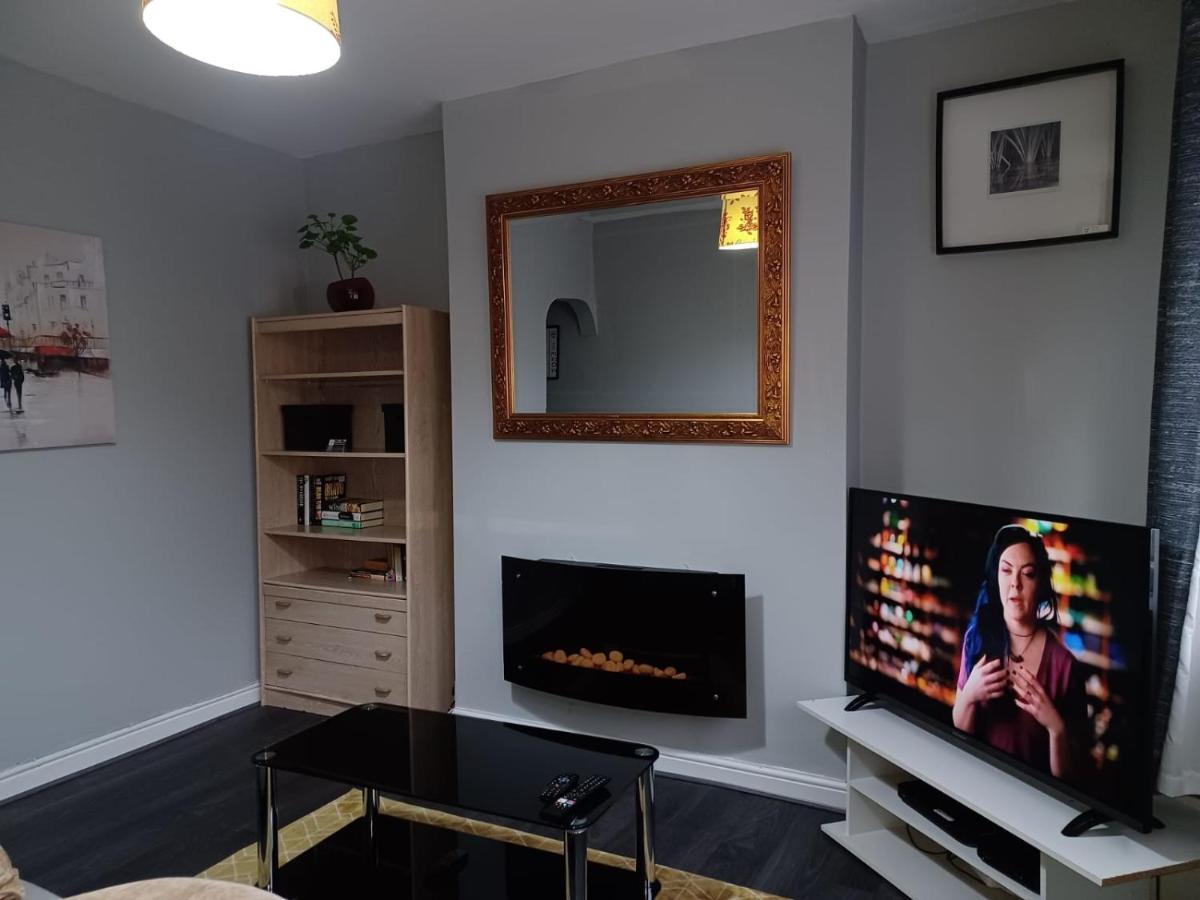 Pearson House - Huku Kwetu 3 Bedroom End Of Terrance House - Family And Business Group Self Catering Accommodation -Huku Kwetu Nottingham Exterior photo